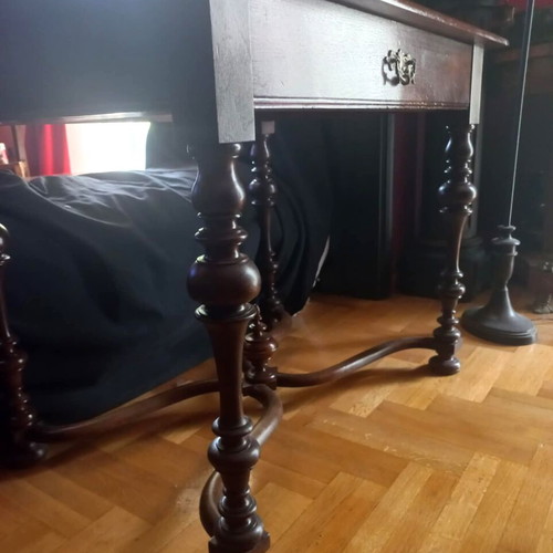 Neoclassical table used very elegant in excellent condition