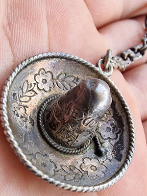 Mexican sombrero keychain made of 925 silver used, engraved floral design