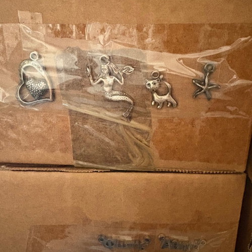 Metal elements like new, over 20000 pieces
