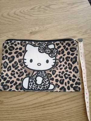 Toiletry bag new, 15×21 cm, white and beige