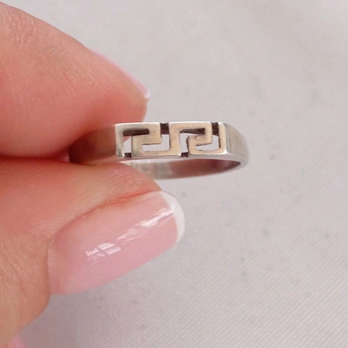 Silver 925 vintage ring in meander shape like new
