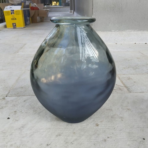 Blue glass vase like new
