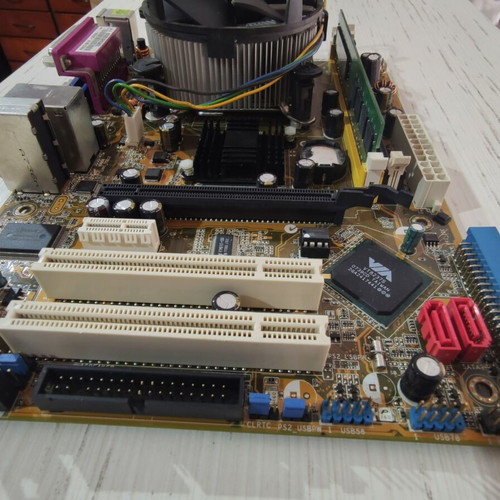 Asus Motherboard P5VD2-VM like new with Intel Dual E2140 1.60GHz and 1GB Ram DDR2