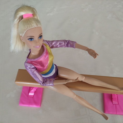 Κούκλα Barbie αθλήτρια ενόργανης γυμναστικής μεταχειρισμένη με κάποια αξεσουάρ και ρούχα