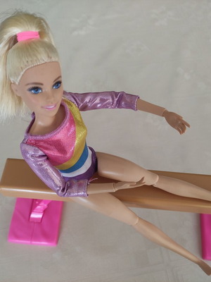 Κούκλα Barbie αθλήτρια ενόργανης γυμναστικής μεταχειρισμένη με κάποια αξεσουάρ και ρούχα