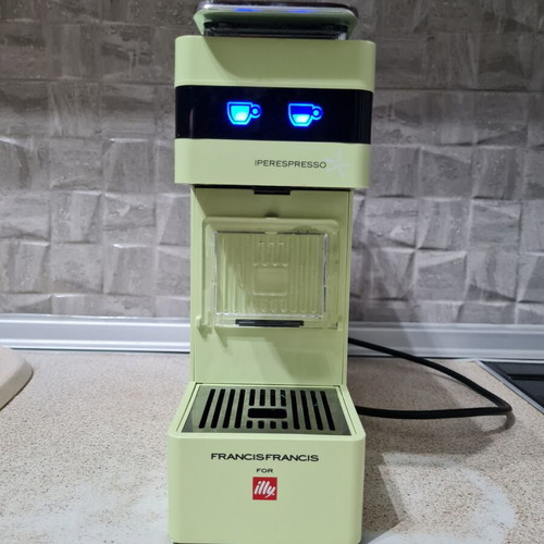 Illy Espresso Machine with 19bar Pressure Capsules new