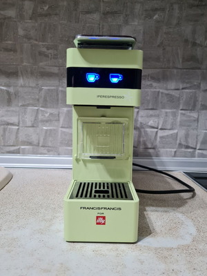 Illy Espresso Machine with 19bar Pressure Capsules new