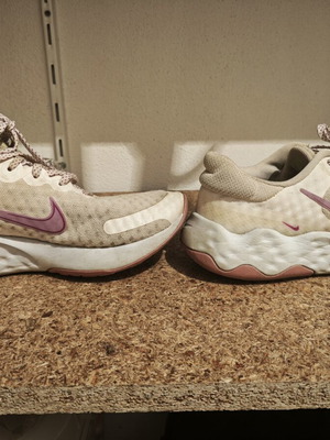 Nike γυναικεία αθλητικά παπούτσια σαν καινούργια, μωβ, μέγεθος 38