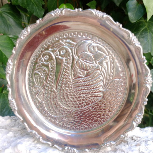 Engraved silver-plated plate used, 24 cm diameter