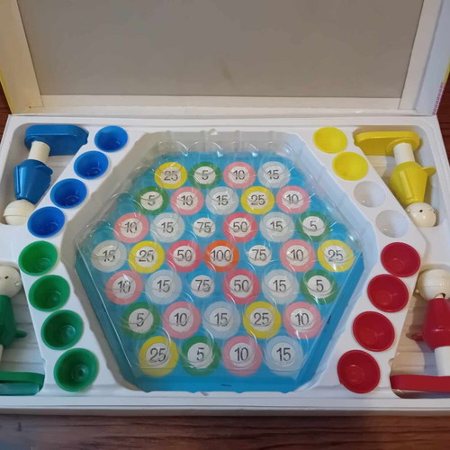 To Kapelaki Pou Petaei board game like new, Greek 1970 Vasileiadis
