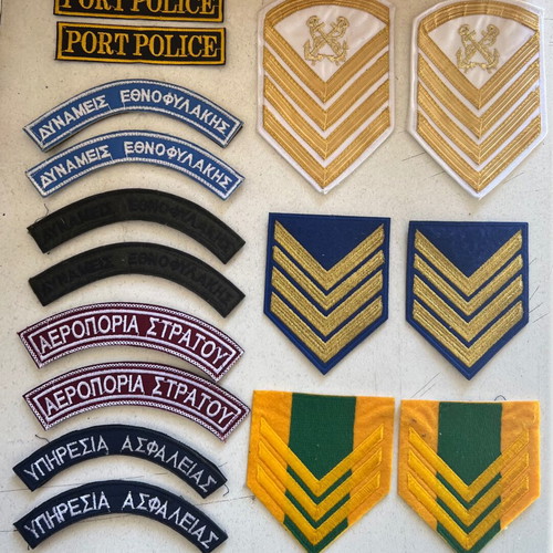 Collection of insignia pairs like new, pack of 37 pairs