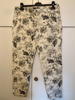 Zara Woman XL trousers with black and white floral pattern