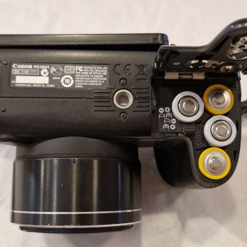 Canon PowerShot SX1 IS digital camera, 20x optical zoom, Full HD