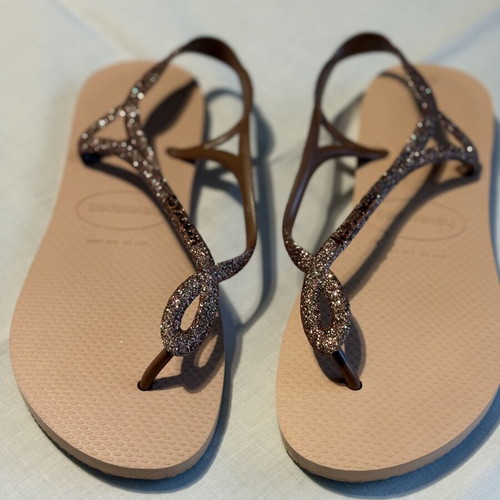 Havaianas sandals rose gold size 38 like new