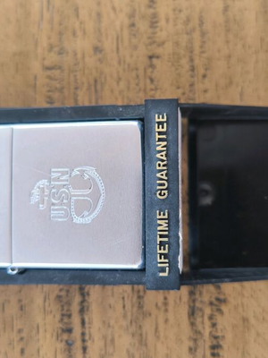 Zippo lighter like new in excellent condition