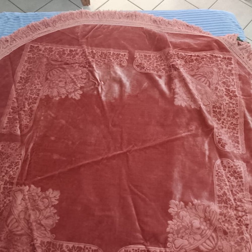 Velvet Rotonda tablecloth like new