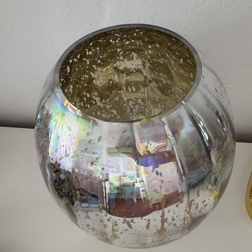 Decorative vase like new with rounded shape