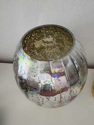 Decorative vase like new with rounded shape