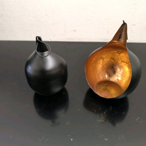 Decorative tealight holders like new, bronze and black color, set of 2