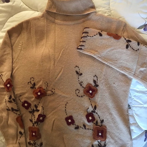 Pullover and skirt set Rene’ Dherhy wool angora floral pattern like new beige colorful