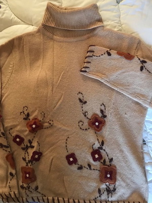 Pullover and skirt set Rene’ Dherhy wool angora floral pattern like new beige colorful