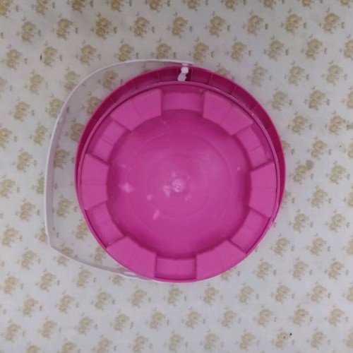 Barbie bucket like new