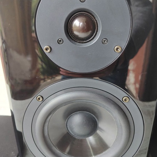 Yamaha NX-E400 PianoCraft Bookshelf Speakers like new, high-gloss piano black