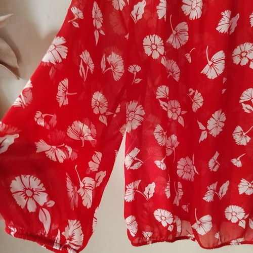 Red floral off shoulder blouse like new, size L