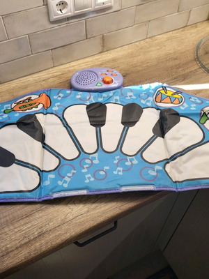Musical play mat like new for babies and toddlers
