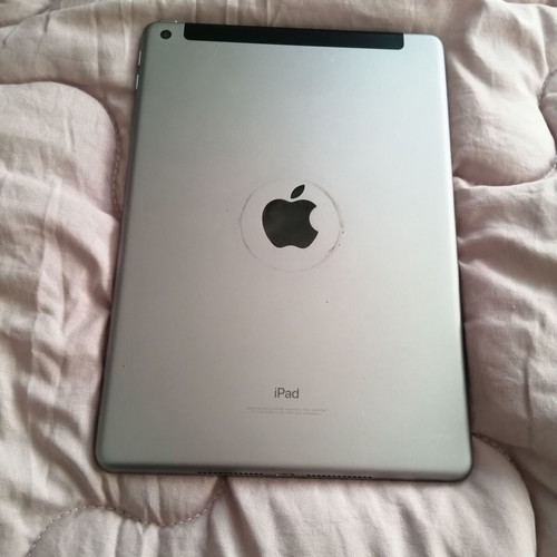 Ipad 5 32GB like new with minor touch issue