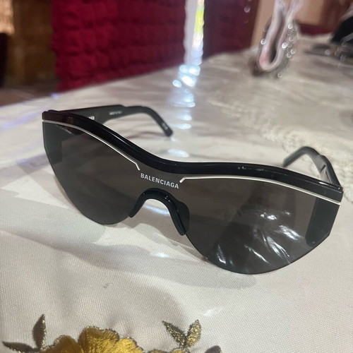 Balenciaga sunglasses like new