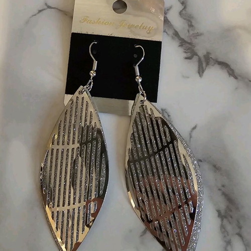 Earrings new, silver color, copper and acrylic