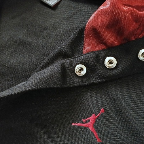 Air Jordan 90s Vintage vest like new (Black, Red)