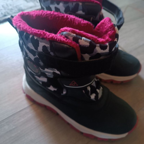 Shone Snow Boots like new, size 33, black and pink
