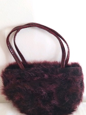 Fur bag like new with clip closure