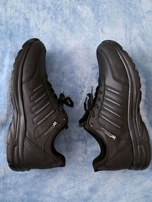Men's sports sneakers size 43, black