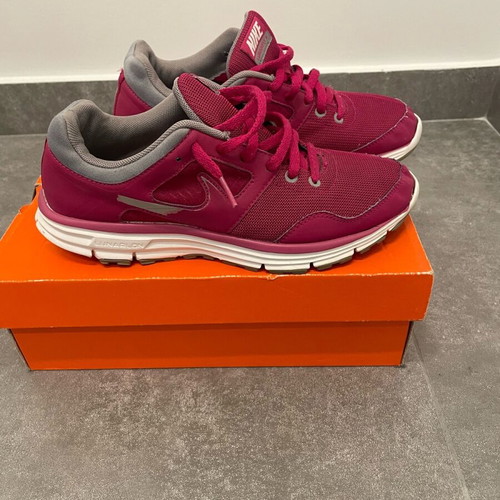 Nike Lunarfly 4 athletic shoes size 38 like new, purple