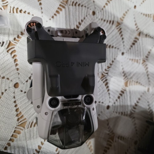 DJI Mini 4 Pro Fly Combo drone