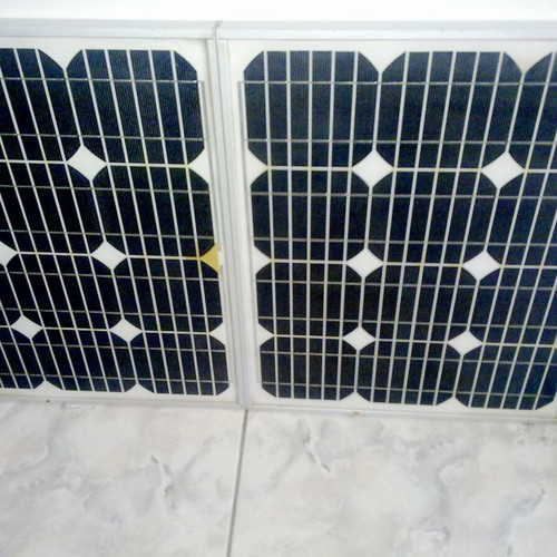 Σύστημα φόρτισης 60 W με φωτοβολταϊκά πάνελ και ρυθμιστή σαν καινούργιο