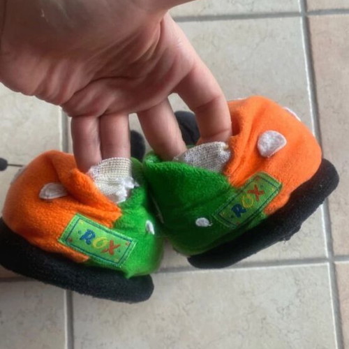 Home slippers used, size 39, multicolor, elastic needs replacement