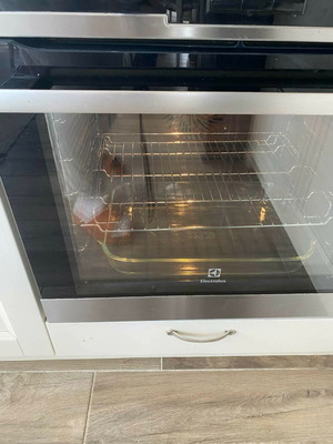 Φούρνος εντοιχισμένος Electrolux EOA5551DOX σαν καινούργιος χωρίς εστίες