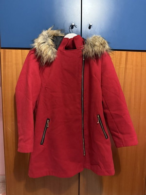 Red hooded coat used, size XL, fur trim