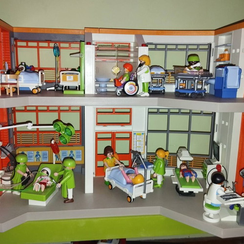 Playmobil large pediatric clinic with ambulance and rescue helicopter like new