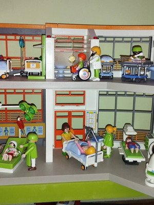 Playmobil large pediatric clinic with ambulance and rescue helicopter like new