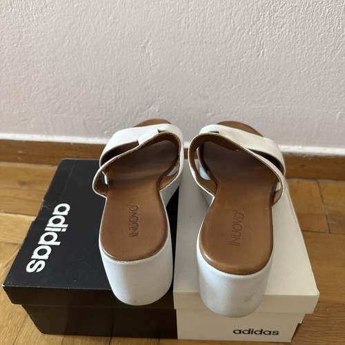 Inuovo white platform slippers used, size 37