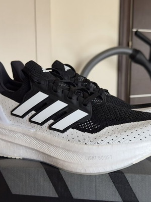 Adidas Ultraboost 5 new unworn, size 45 1/3, black and white