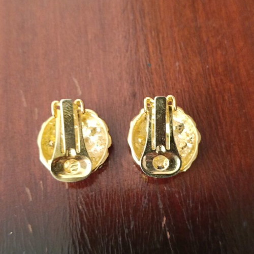 Clip earrings like new