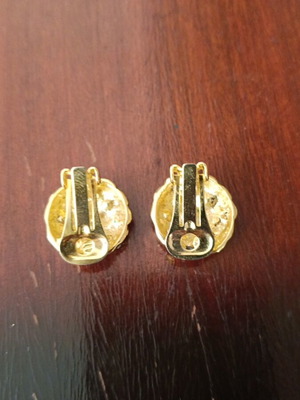 Clip earrings like new