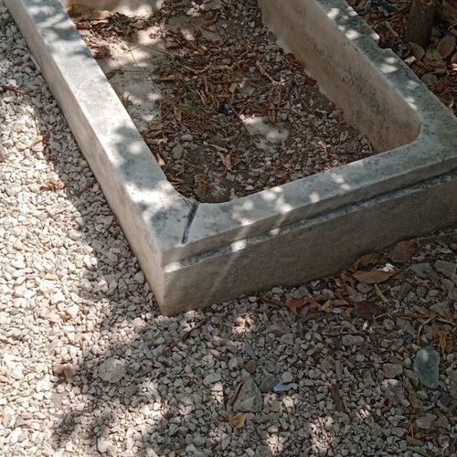 Marble sinks used, 4 sinks and 2 marble slabs