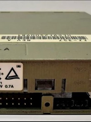 Chinon FZ-357 3.5" floppy drive μεταχειρισμένο, 1.44MB, ιδανικό για Amiga
